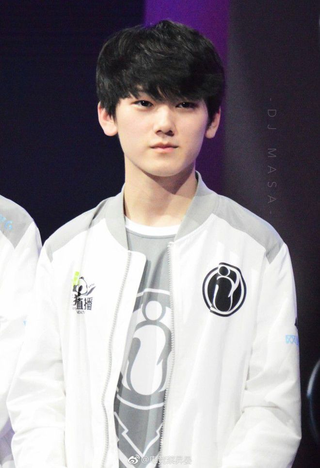 Zeka生涯首进LCK决赛打破了LCK近6年决赛中单对决的格局