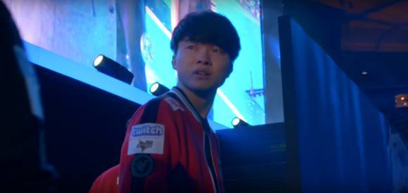 LGD Gaming 正式发布了玩家祝福视频：蛇年已经到来， Dragon 和 Phoenix 是吉祥的。